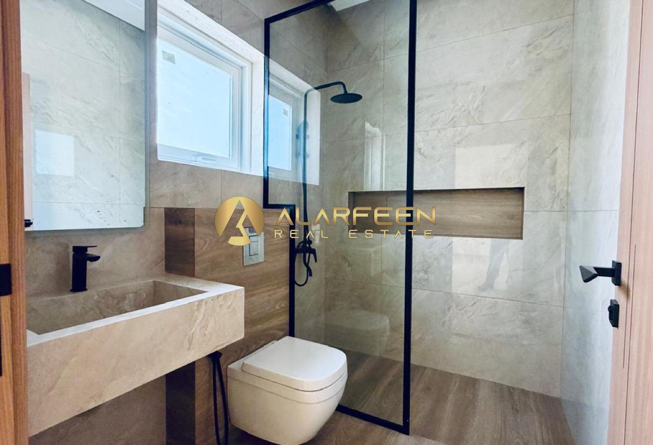 Modern 4BR Villa | Private Garden & Pool photo 13