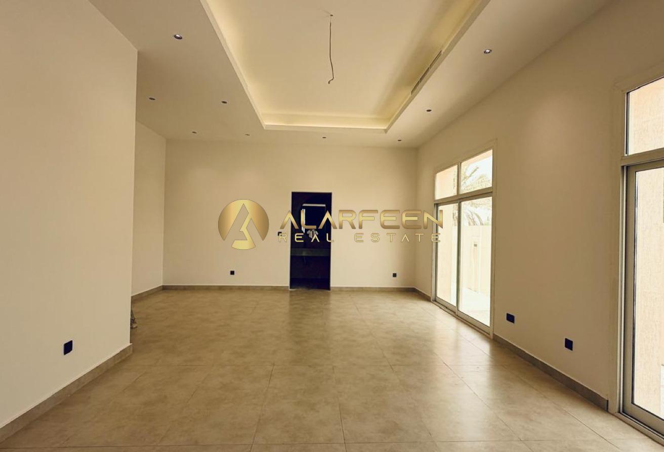 Modern 4BR Villa | Private Garden & Pool photo 15