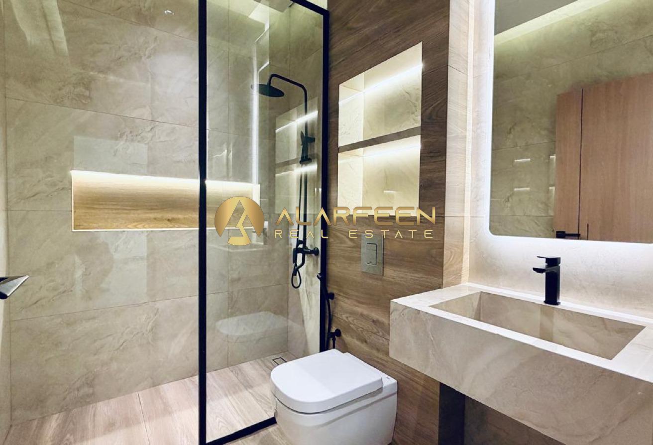 Modern 4BR Villa | Private Garden & Pool photo 11