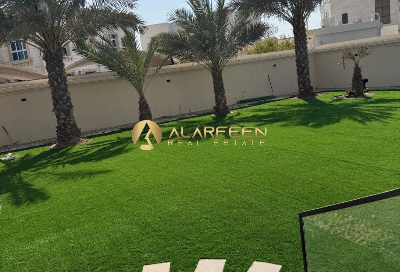 Modern 4BR Villa | Private Garden & Pool photo 6