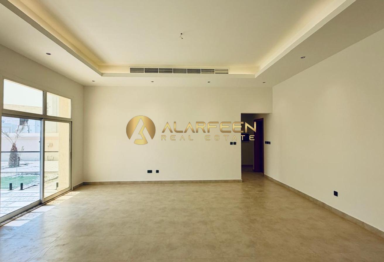 Modern 4BR Villa | Private Garden & Pool photo 5