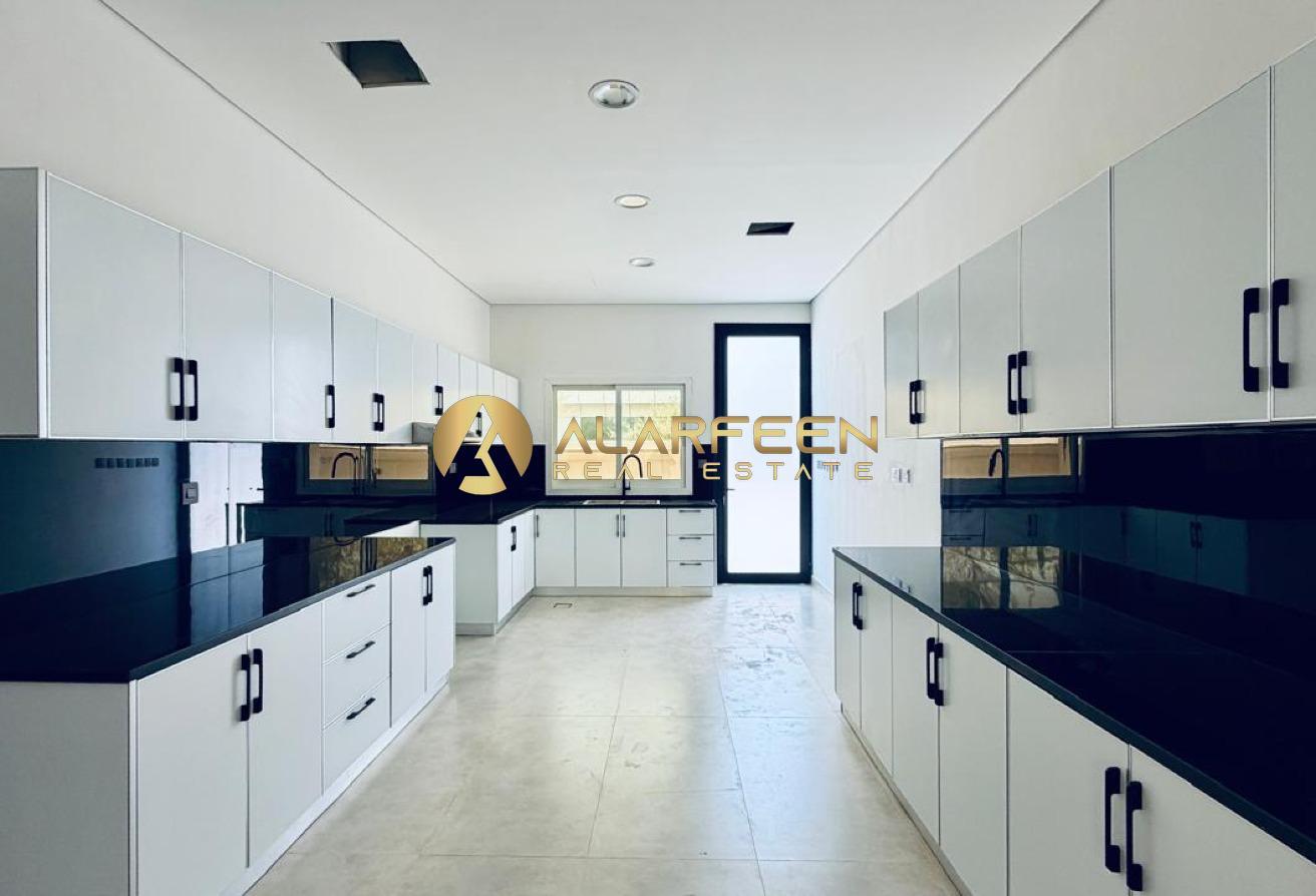 Modern 4BR Villa | Private Garden & Pool photo 18