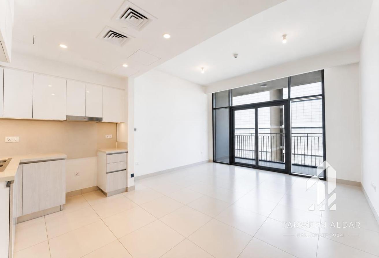 Spacious Layout | Prime Location | Vacant photo 8