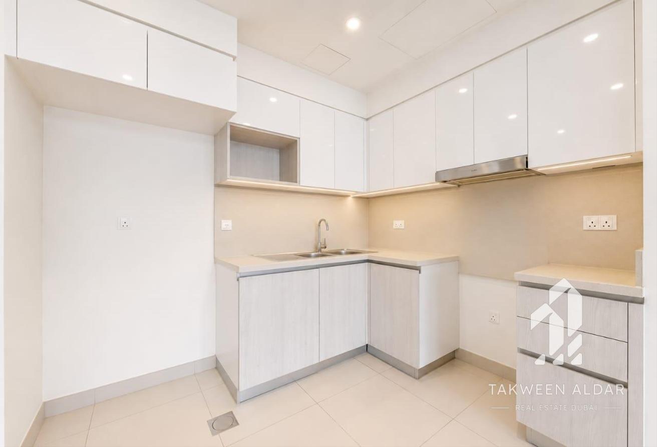 Spacious Layout | Prime Location | Vacant photo 5