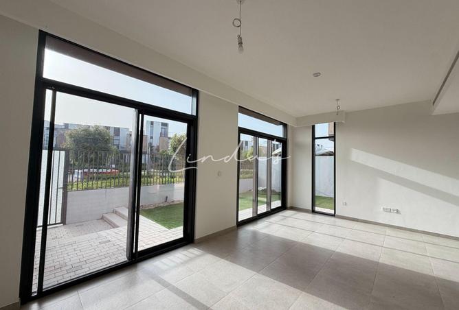 94011356 - Property Main Image