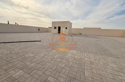 أرض - استوديو للايجار في الصجعة الصناعية - الصجعة - الشارقة