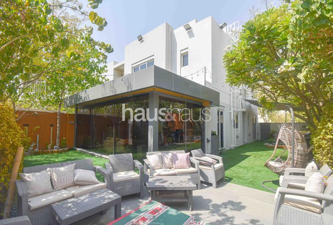 Beautiful Upgrades | End Unit | Vacant on Transfer