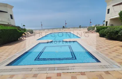 Villa - 4 Bedrooms - 5 Bathrooms for rent in Jumeirah 1 Villas - Jumeirah 1 - Jumeirah - Dubai