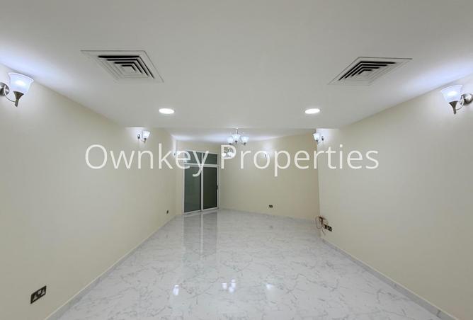 98710216 - Property Image 3