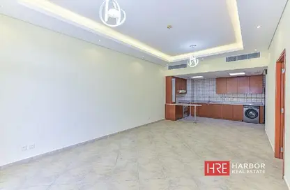 شقة - غرفة نوم - 2 حمامات للايجار في ردهة استن - موتور سيتي - دبي