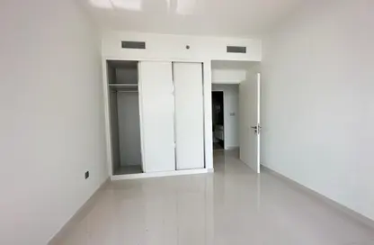 شقة - غرفة نوم - 2 حمامات للايجار في غلوبال غولف ريزيدنس 2 - مدينة دبي الرياضية - دبي