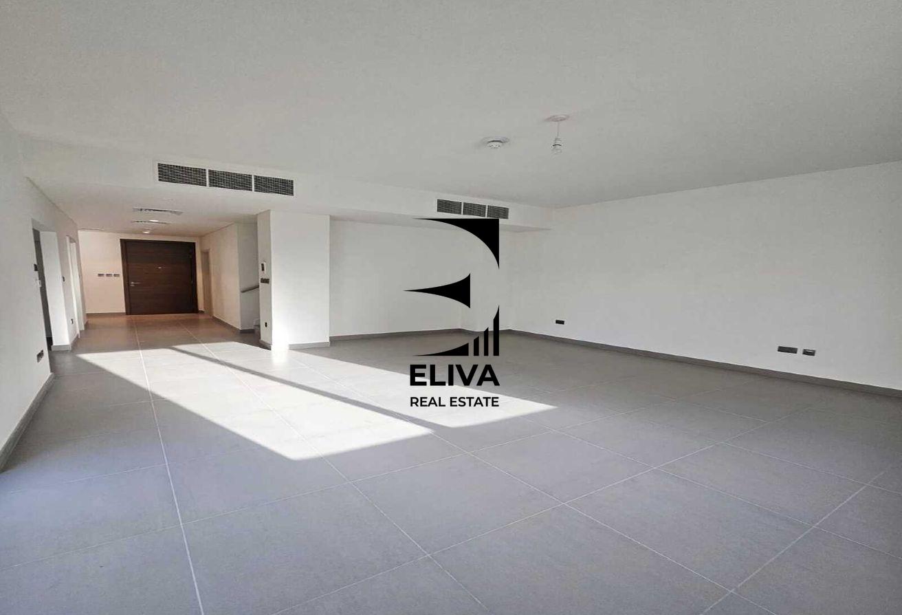 Single Row | End Unit | Next to Clubhouse