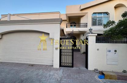 Villa - 4 Bedrooms - 5 Bathrooms for rent in Jumeirah 1 Villas - Jumeirah 1 - Jumeirah - Dubai