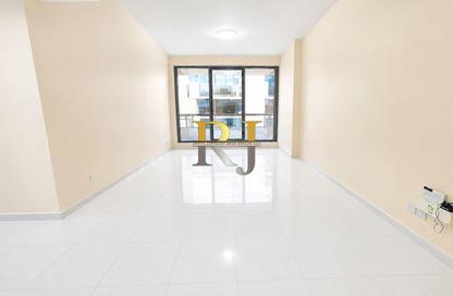 Apartment - 2 Bedrooms - 2 Bathrooms for rent in Golden Sands 8 - Al Mankhool - Bur Dubai - Dubai Apartment - 2 Bedrooms - 2 Bathrooms for rent in Golden Sands 8 - Al Mankhool - Bur Dubai - Dubai