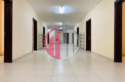 سكن عمال - استوديو - 8 حمامات للايجار في م-37 - مصفح الصناعية - مصفح - أبوظبي