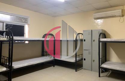 سكن عمال - استوديو - 8 حمامات للايجار في م-37 - مصفح الصناعية - مصفح - أبوظبي