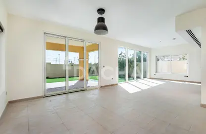 Villa - 4 Bedrooms - 3 Bathrooms for rent in District 9 - Jumeirah Park - Dubai