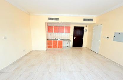 Apartment - Studio - 1 for rent in Fire Station Road - Muwaileh - Sharjah