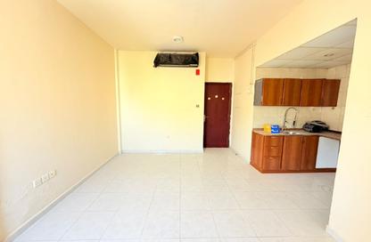 Apartment - Studio - 1 for rent in Fire Station Road - Muwaileh - Sharjah
