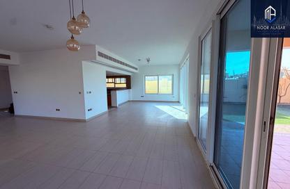 Villa - 4 - 5 for rent in Sunrise Living at Jumeirah Park - District 9 - Jumeirah Park - Dubai Villa - 4 - 5 for rent in Sunrise Living at Jumeirah Park - District 9 - Jumeirah Park - Dubai