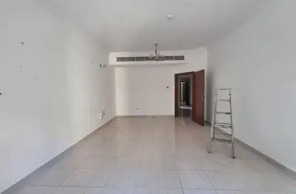 شقة - 2 غرف نوم - 3 حمامات للايجار في التعاون - الشارقة