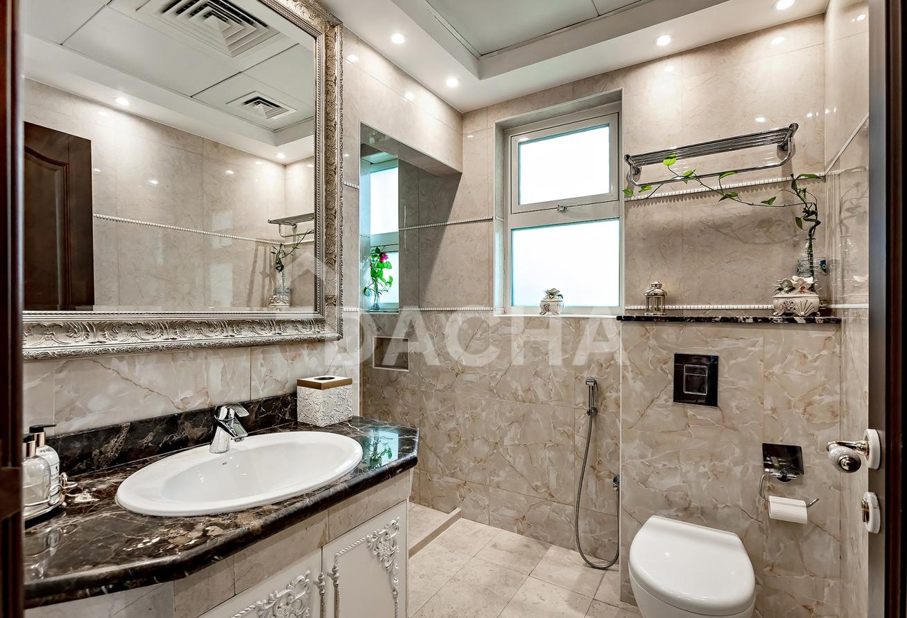 Upgraded | Fully Furnished | Lake View photo 8