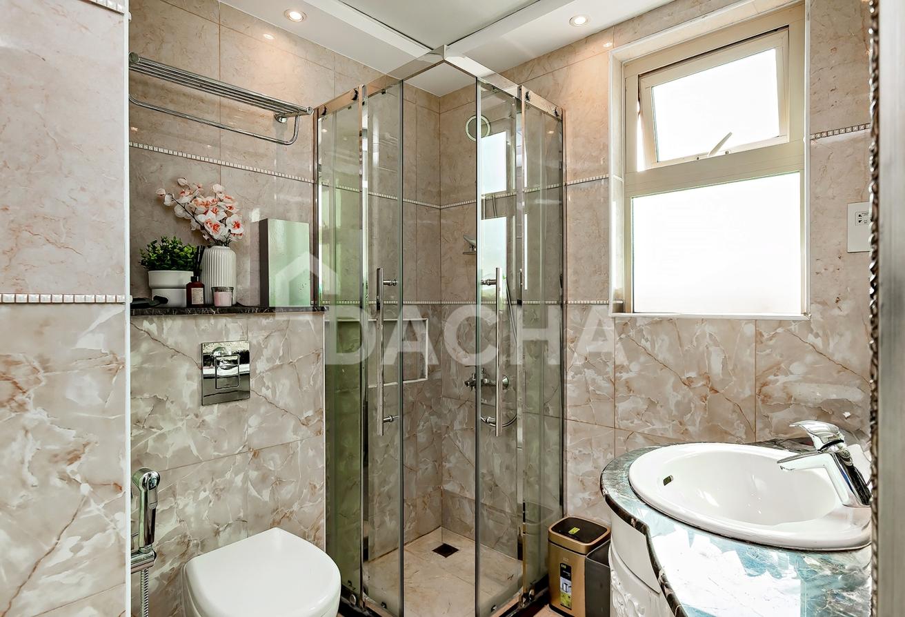 Upgraded | Fully Furnished | Lake View photo 9