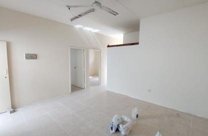 سكن عمال - استوديو - 2 حمامات للايجار في عجمان كزيك تاورز - الراشدية 1 - الراشدية - عجمان