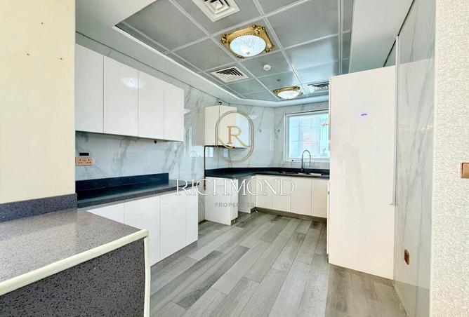 81109107 - Property Image 3