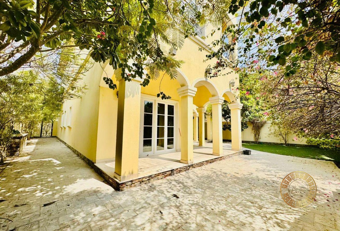 RENOVATED - LARGE FIVE-BEDROOM VILLA WITH MAIDS photo 16