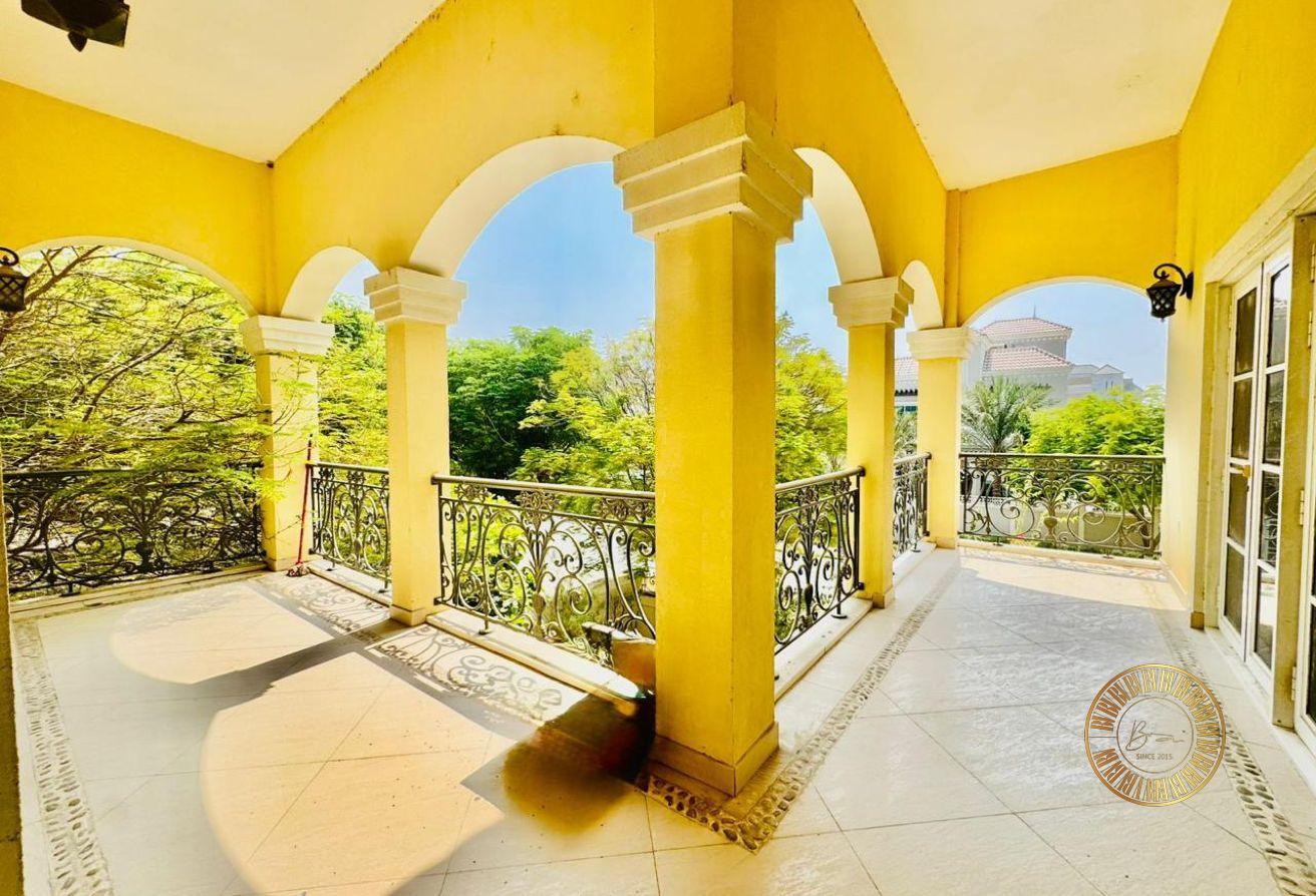 RENOVATED - LARGE FIVE-BEDROOM VILLA WITH MAIDS photo 12