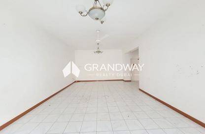 Apartment - 2 - 2 for rent in Dar Al Muraqqabat - Al Muraqqabat - Deira - Dubai