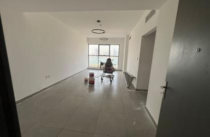 Apartment - 2 - 3 for rent in Burj Al Majaz Tower - Al Majaz 2 - Al Majaz - Sharjah
