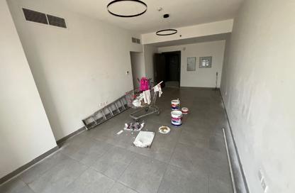 Apartment - 2 - 3 for rent in Burj Al Majaz Tower - Al Majaz 2 - Al Majaz - Sharjah Apartment - 2 - 3 for rent in Burj Al Majaz Tower - Al Majaz 2 - Al Majaz - Sharjah