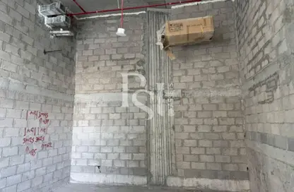 محل - استوديو للايجار في مبنى نهيل - الروضة - أبوظبي