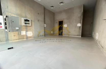 Shop - Studio - 1 Bathroom for rent in Jumeirah Garden City - Al Satwa - Dubai