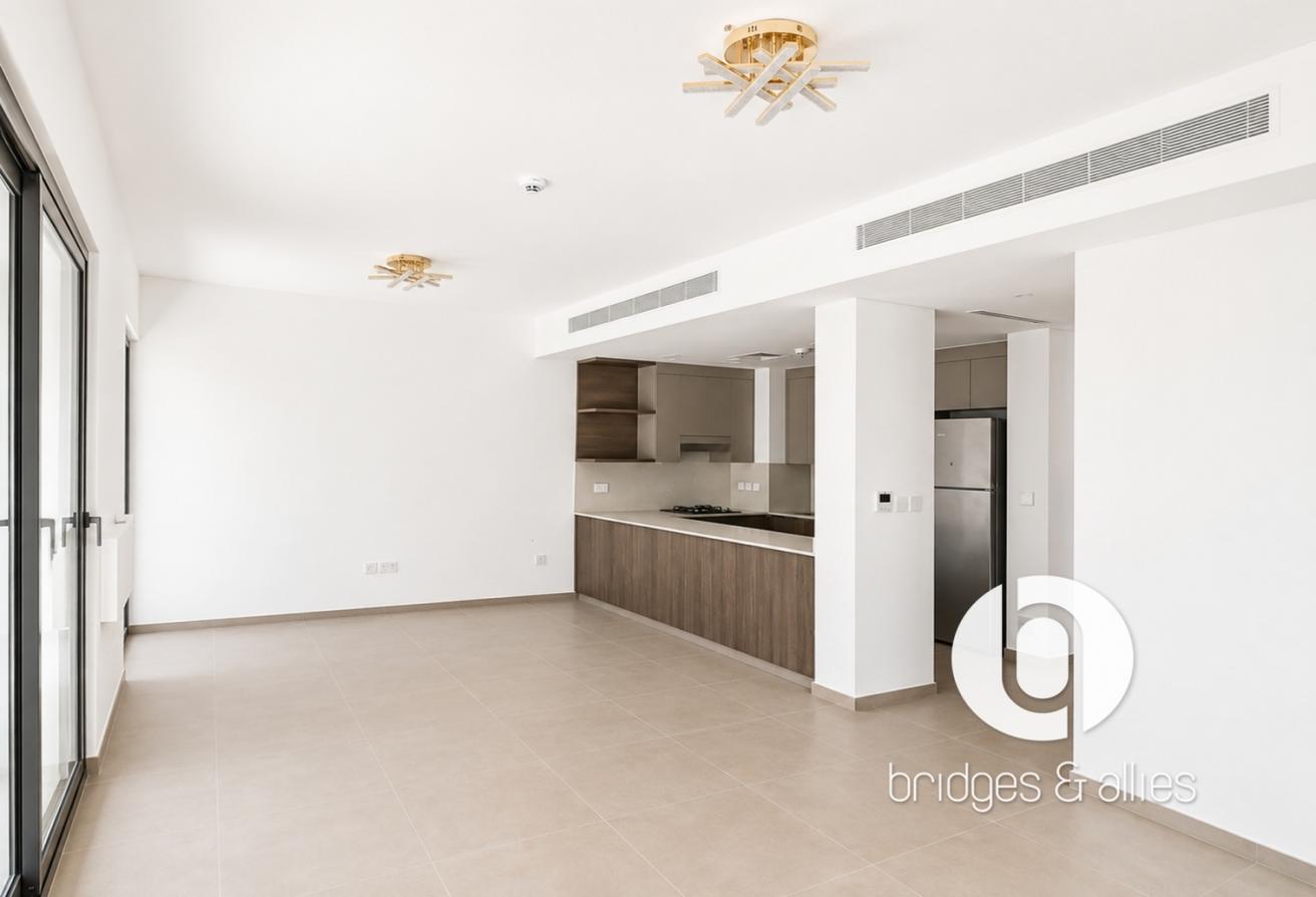 VACANT | CORNER VILLA| SINGLE ROW | NEAR AMENITIES photo 3