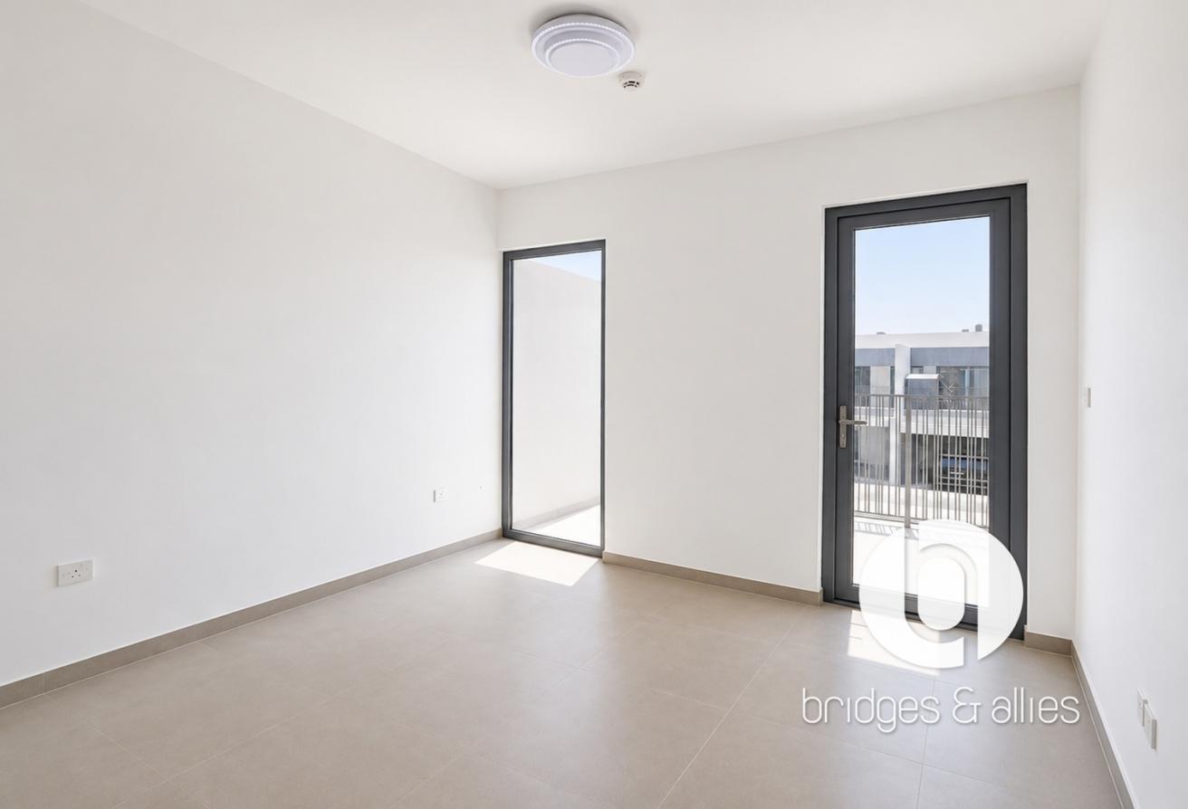 VACANT | CORNER VILLA| SINGLE ROW | NEAR AMENITIES photo 8