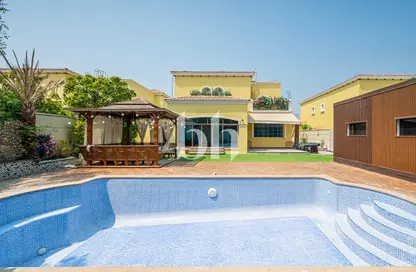 Villa - 4 Bedrooms - 5 Bathrooms for rent in District 4 - Jumeirah Park - Dubai