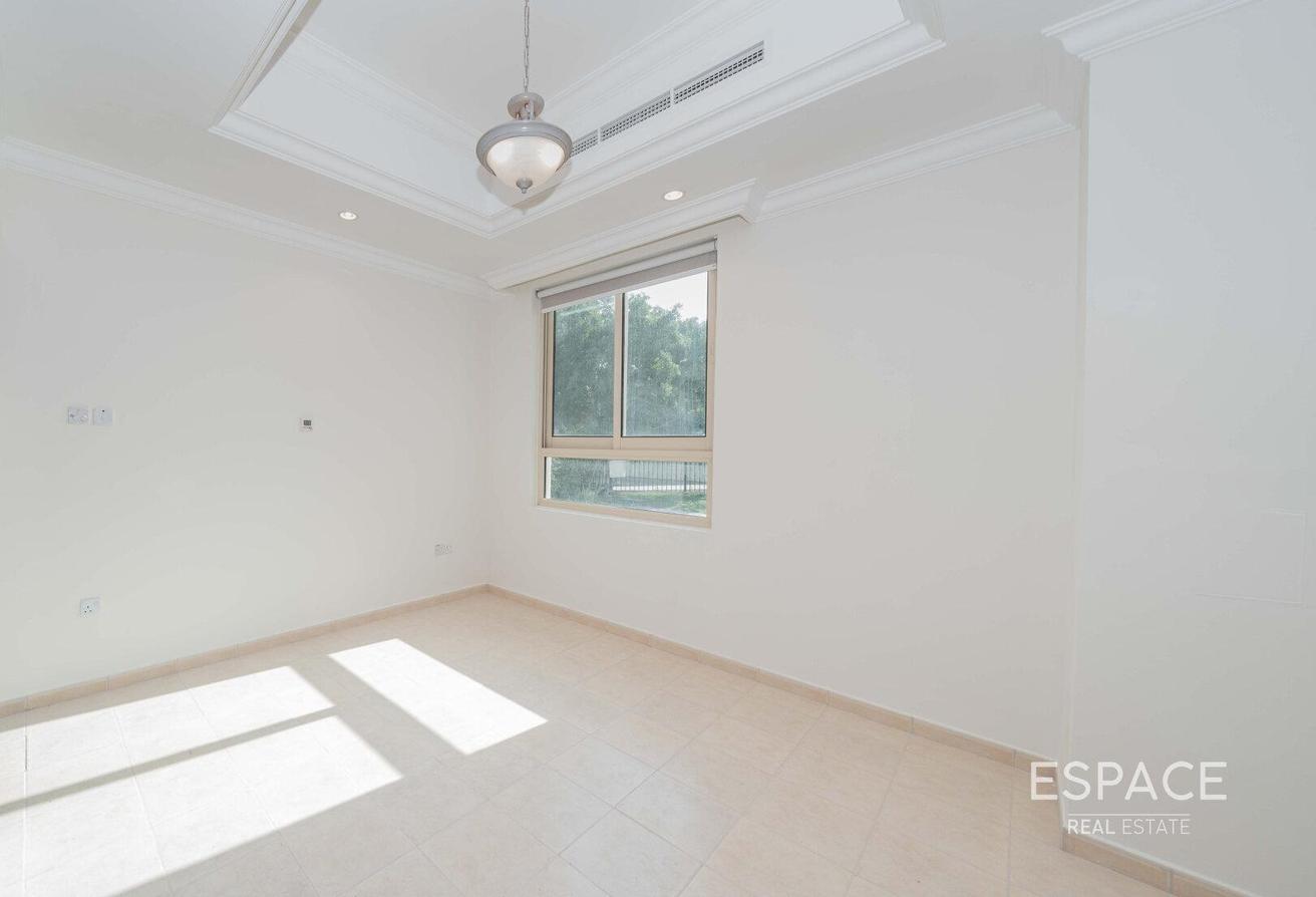 Corner Plot | Private | Lake View photo 9