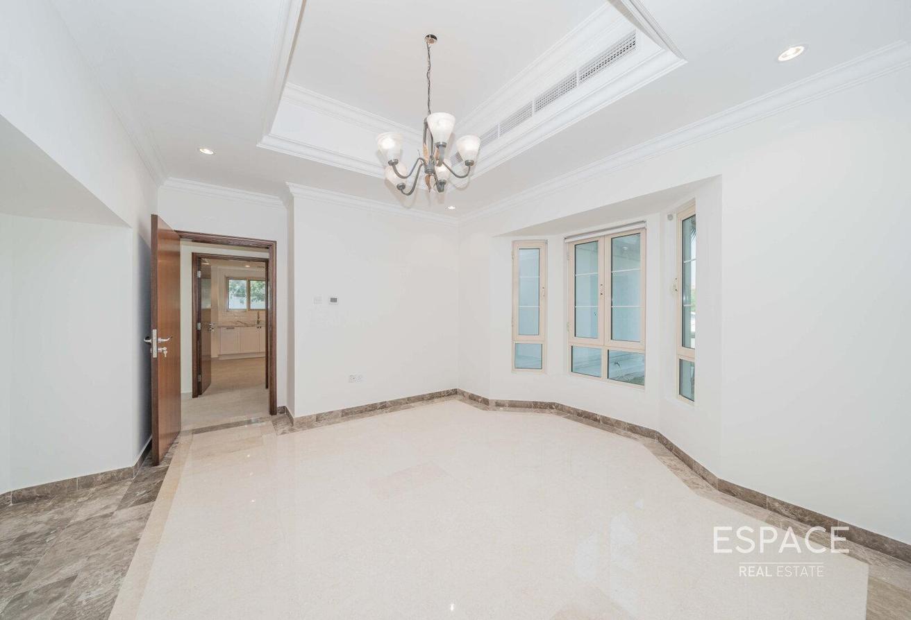 Corner Plot | Private | Lake View photo 7