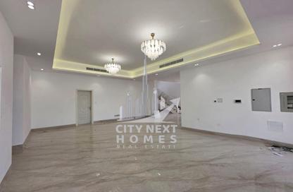 Villa - 4 Bedrooms - 5 Bathrooms for rent in Al Aweer 1 - Al Aweer - Dubai