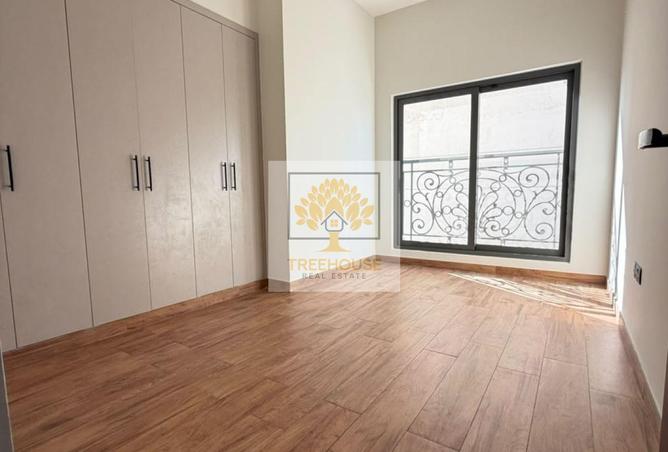 STEPS TO METRO | SPACIOUS 3BHK| PRIME LOCATION photo 2