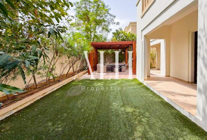 Vacant | Single Row | Landscaped