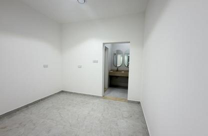 Villa - 5 - 7 for rent in Al Aweer 1 - Al Aweer - Dubai Villa - 5 - 7 for rent in Al Aweer 1 - Al Aweer - Dubai