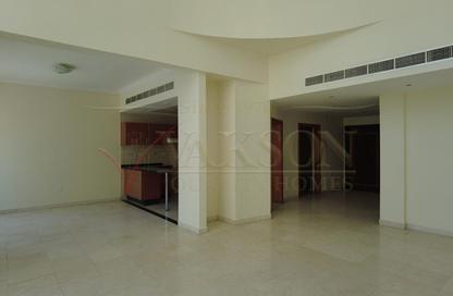 Apartment - 3 Bedrooms - 4 Bathrooms for rent in Emerald Residence - Dubai Marina - Dubai