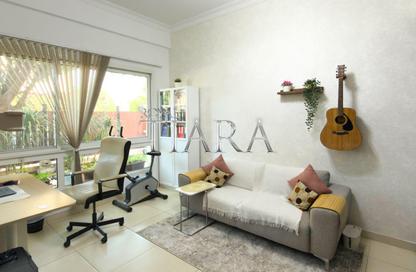 Villa - 4 - 5 for sale in Villa Lantana 1 - Villa Lantana - Dubai Science Park - Dubai