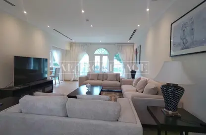 Villa - 3 Bedrooms - 5 Bathrooms for rent in Jumeirah Park - Dubai