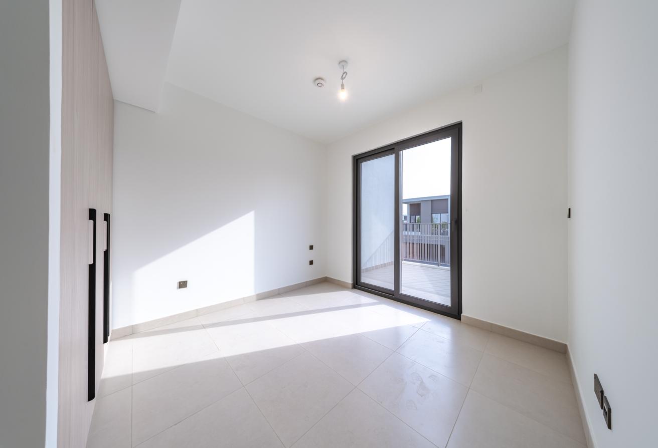 Opposite RGS | 3 Bed TH | Like Brand New photo 14