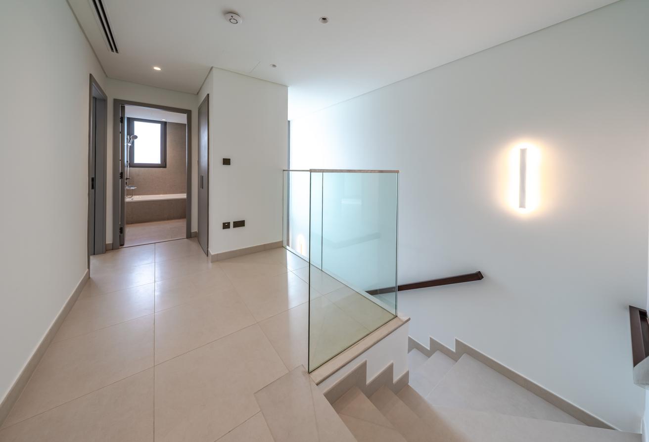 Opposite RGS | 3 Bed TH | Like Brand New photo 9